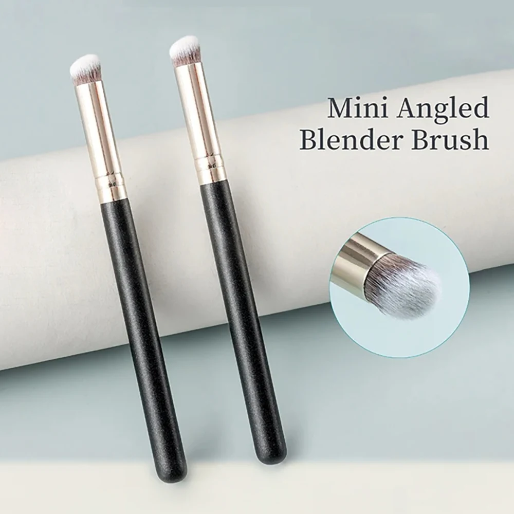 Beauty Queen Makeup - Pinceau de maquillage correcteur coudé sous